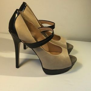 Jessica Simpson Black and Cream Heels peep toe!